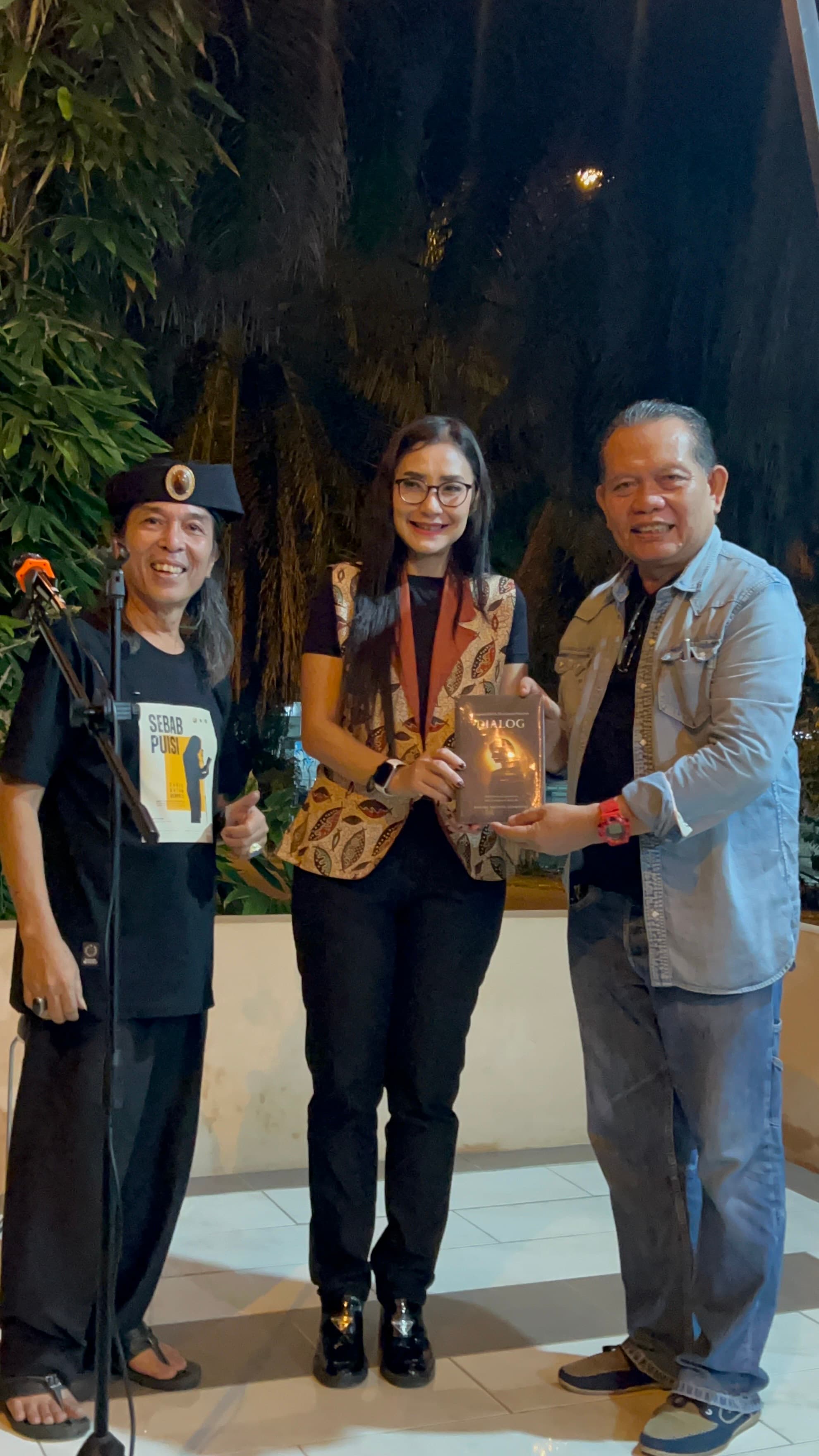 Sebab Puisi Edisi 6 Meledak! Sastrawan, Guru hingga Wartawan Padati Rumahitam Batam
